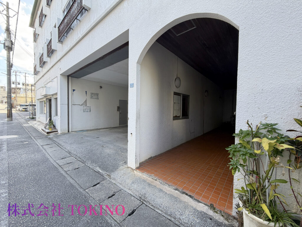 建物入り口